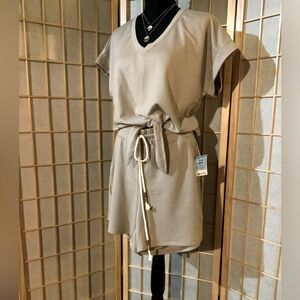 NWT 2PC - ZOE+PHOEBE tan short set. Sz M